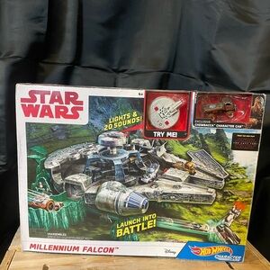 Hot Wheels Character Cars - Star Wars Millennium Falcon Set